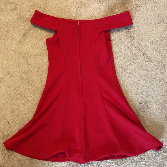 Red dress - Picture 3 of 4